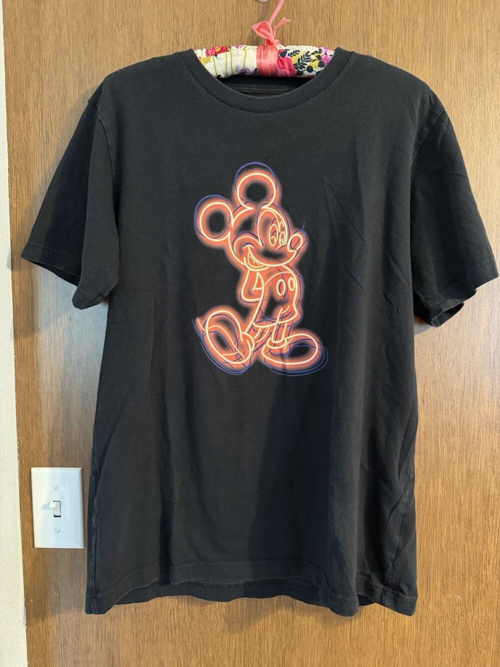 Uniqlo UT & Disney T-Shirt Men’s Size M Black Graphic Tee Shirt streetwear